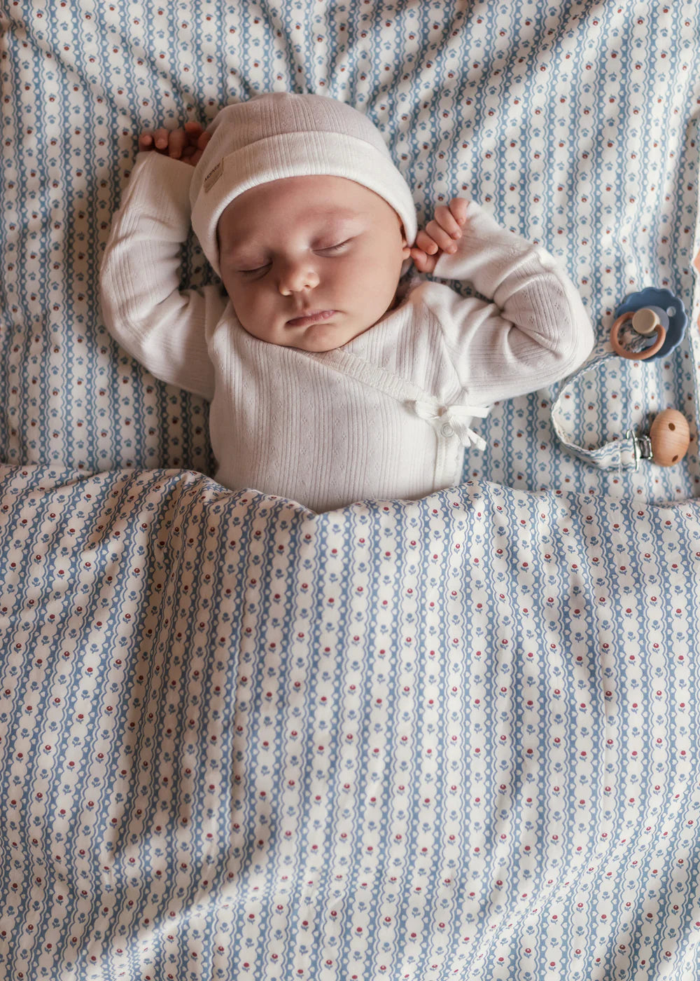 Newborn Pointelle 3-Piece Set (Hat, Blanket & Pyjamas)
